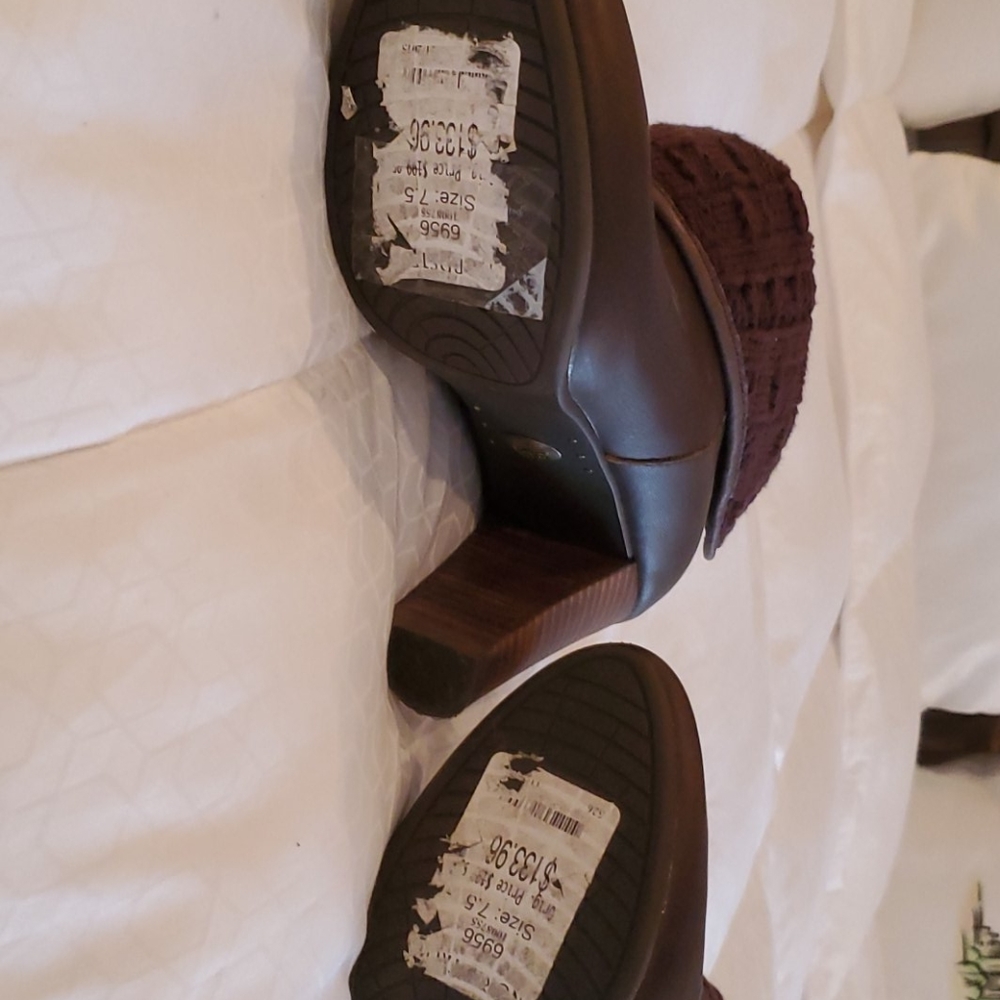 Boots - Picture 4 of 6